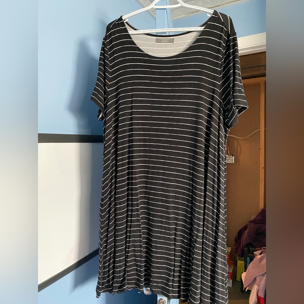 Denver Hayes t-shirt dress